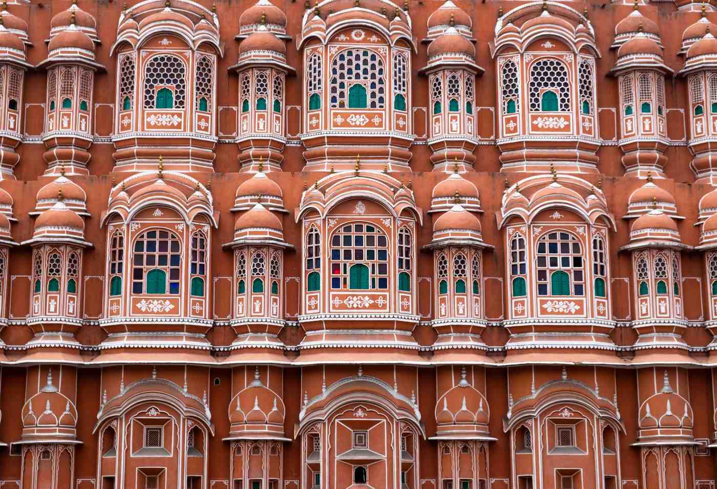 Majestic Amber Fort and pink-hued architecture of Jaipur, Rajasthan — the royal Pink City of India